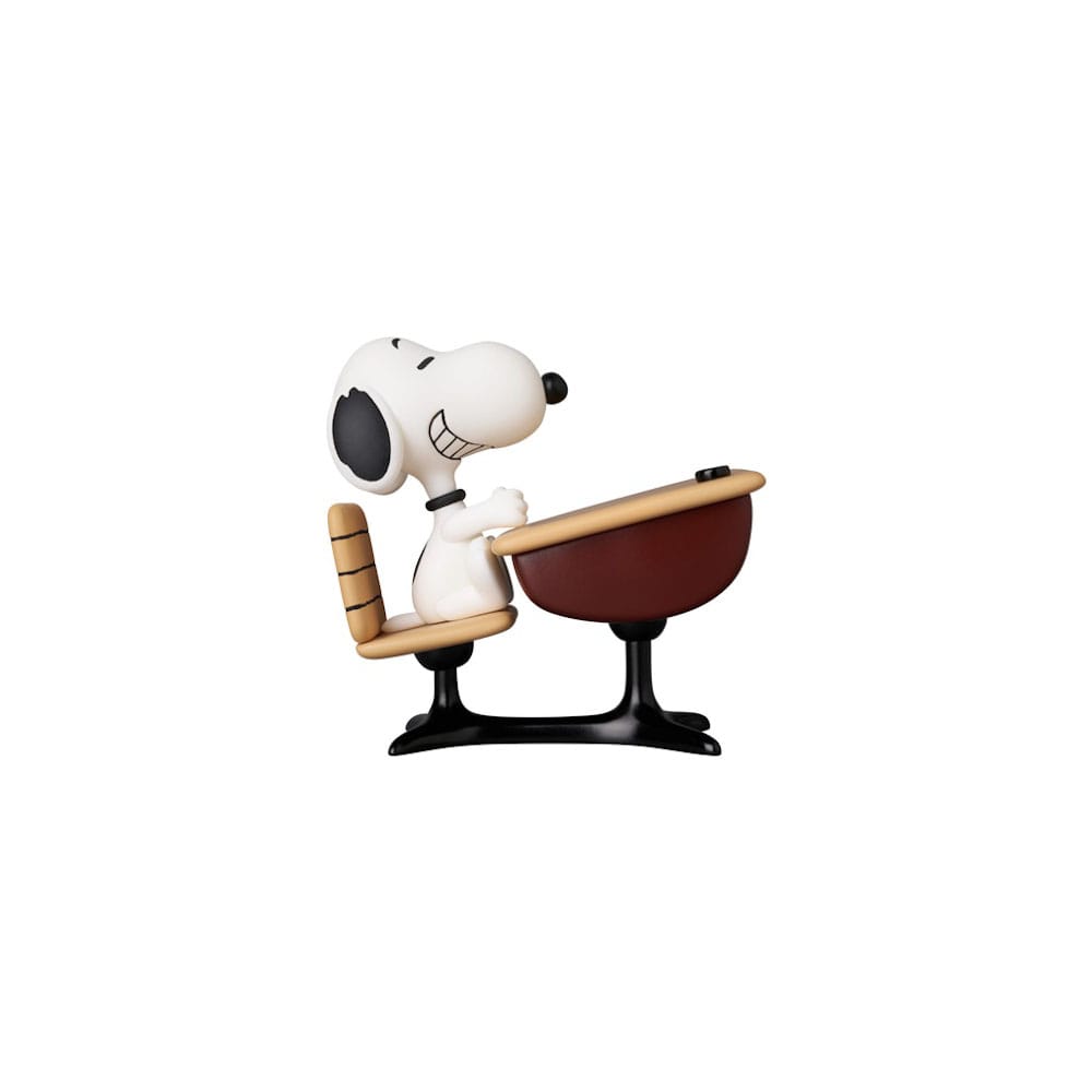 PEANUTS - Snoopy With Desk UDF Mini Figure