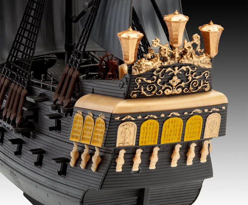 DISNEY : PIRATES OF THE CARIBBEAN - Black Pearl Click System Revell Model Kit