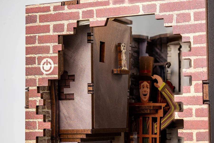 HARRY POTTER - Diagon Alley Tiny Adventures Book Nook Revell Model Kit