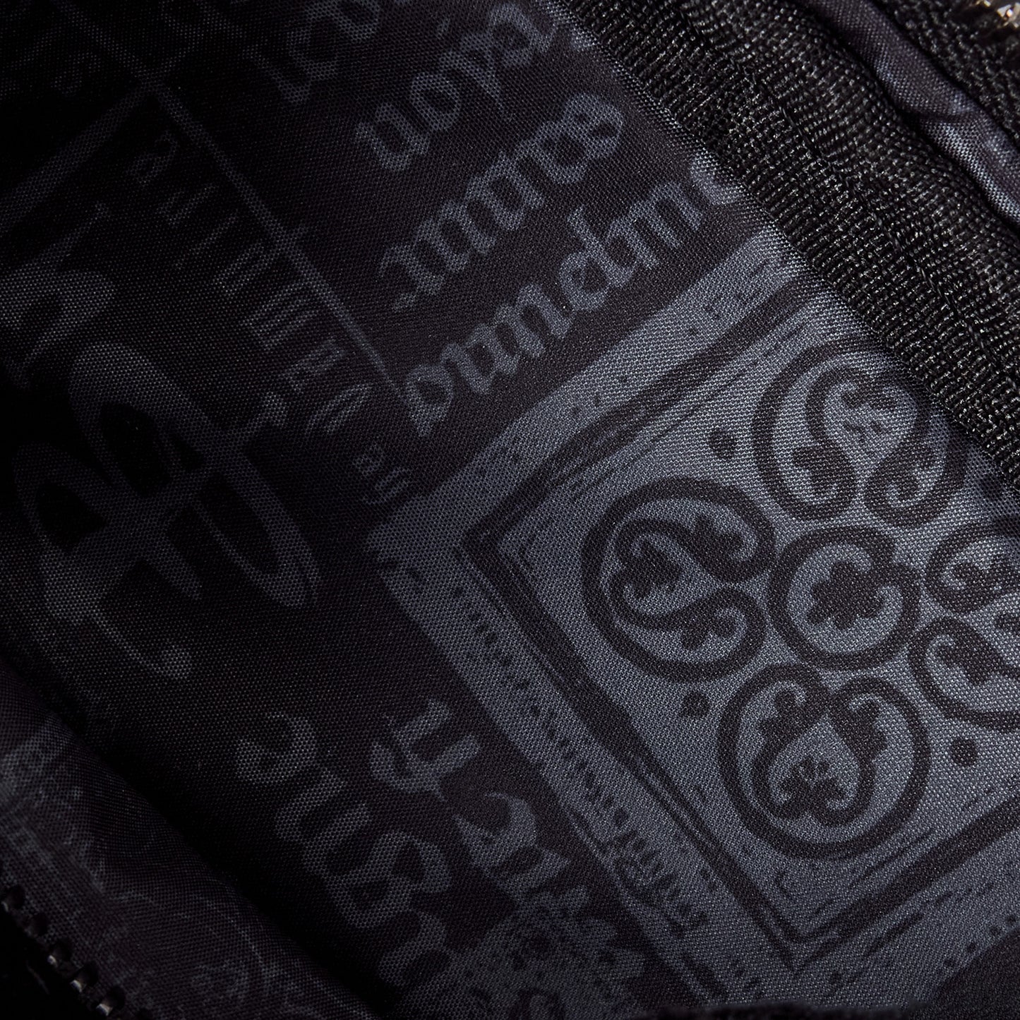 LOUNGEFLY : BUFFY THE VAMPIRE SLAYER - Velvet Sling Bag