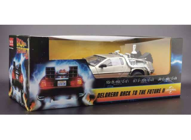 BACK TO THE FUTURE - 1/18 1983 DeLorean Diecast Model